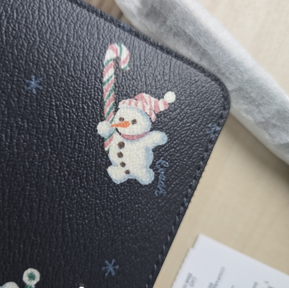 SOLD OUT COACH Limited Edition Snowman Print Zip Wallet - Picture 5 of 10